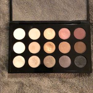 M.A.C eyeshadow palette